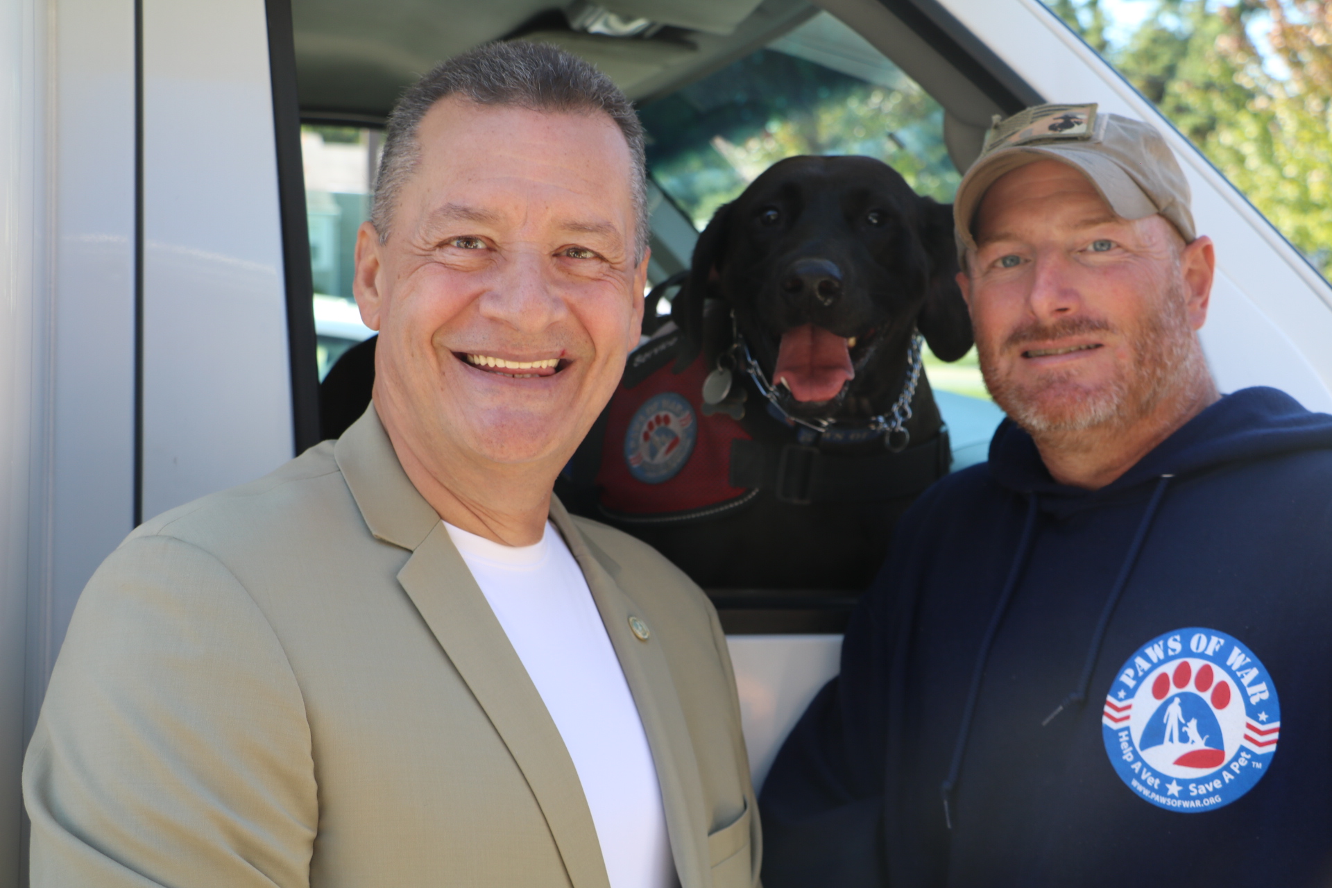 Legislador Sam González apoya clínica móvil para mascotas de veteranos (Fotos)