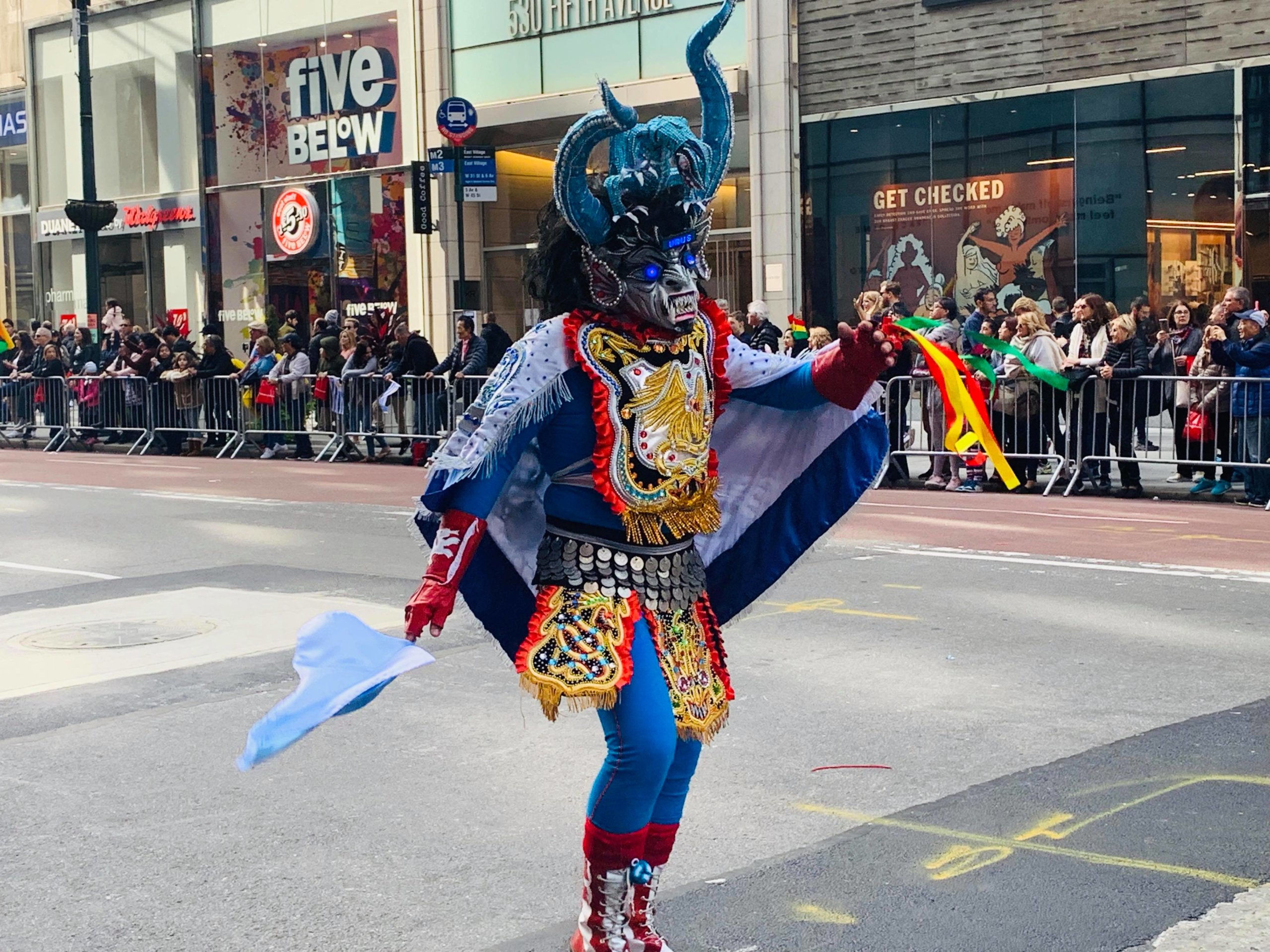 Desfile de la Hispanidad vibró en un viaje ancestral de cultura (Fotos y Videos)