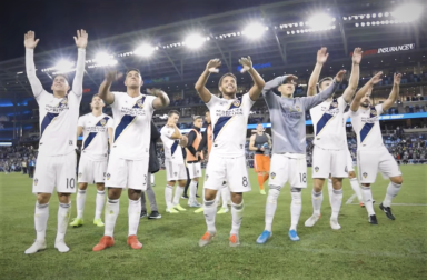 Jonathan Dos Santos, mediocampista mexicano una de las estrellas de Los Angeles Galaxy.