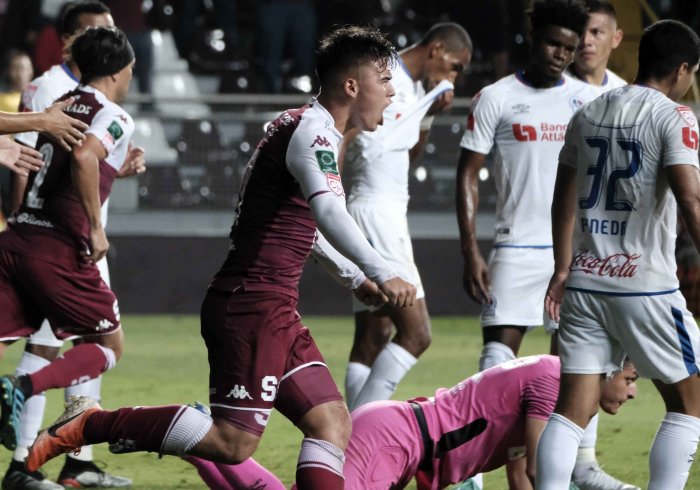 Saprissa golea al Olimpia y avanza a la final de la Liga de Campeones