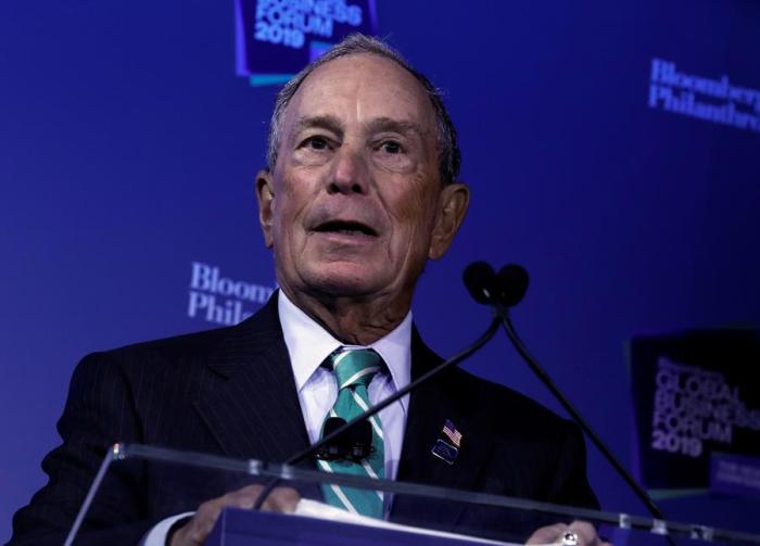 Bloomberg lanza campaña de publicidad de 100 millones en contra de Trump