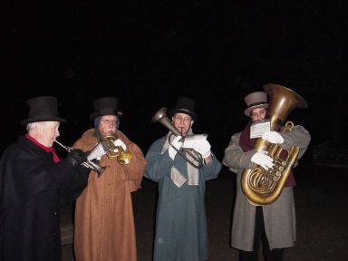 ¡Vívelo LI! Paseos navideños nocturnos en Old Bethpage Village Restoration