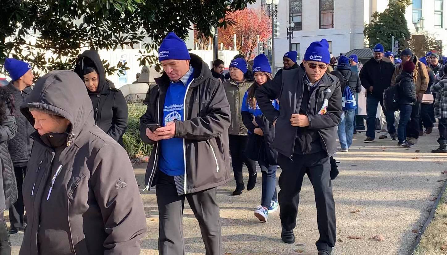 Inmigrantes con TPS hacen un llamado masivo a las puertas del Congreso