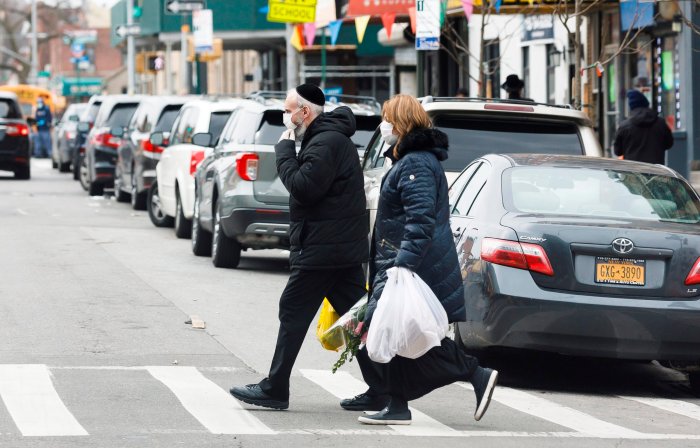 Los ricos huyen de NYC por miedo al Coronavirus y se refugian en Long Island