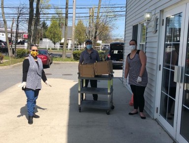 Piden hacer donaciones para la despensa de alimentos de la organización Adelante que sirve a los más necesitados