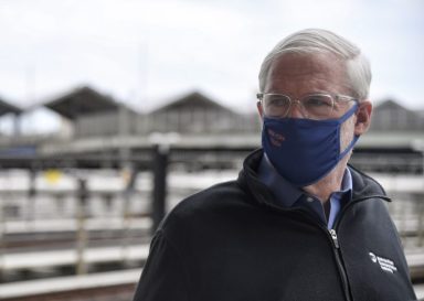 Los New York Mets donan 100,000 mascarillas de tela a la MTA