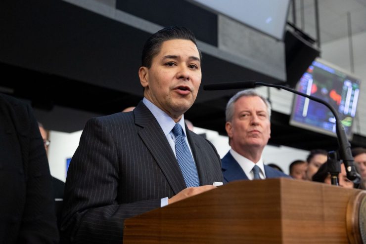 De Blasio y Carranza implementan plan de escuela de verano para estudiantes de la ciudad de Nueva York