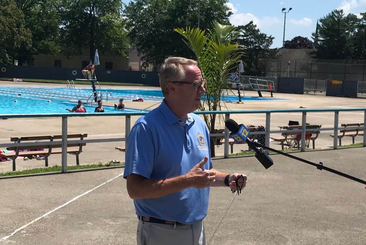 Town de Hempstead extiende horas de playa y piscinas durante la ola de calor