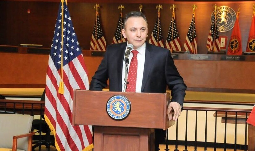 Salvadoreño Americano Herbert Flores candidato para alcalde de la Villa de Hempstead.