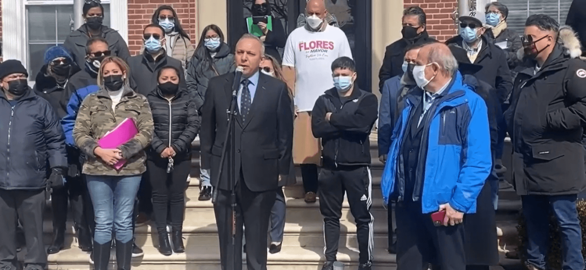 Herb Flores denuncia elecciones 'amañadas y arregladas' en Hempstead