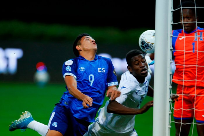 El Salvador arranca empate a Honduras en clásico Preolímpico