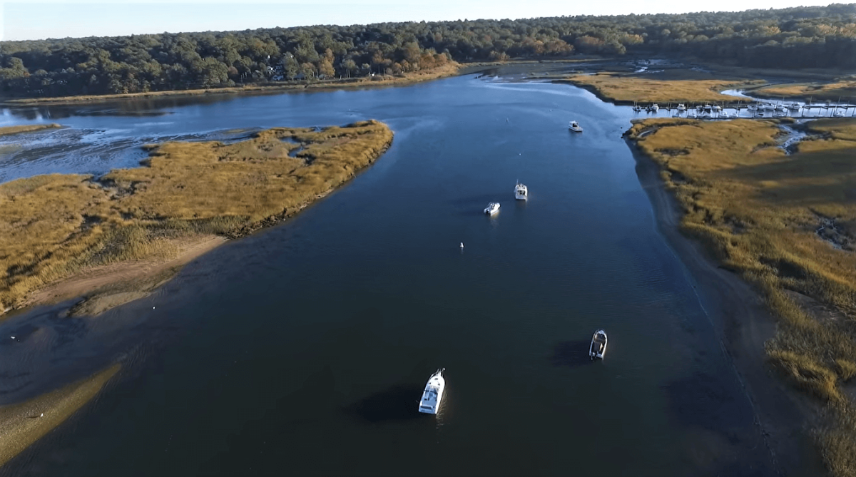 Piden evitar el río Nissequogue en Suffolk por contaminación con agentes patógenos