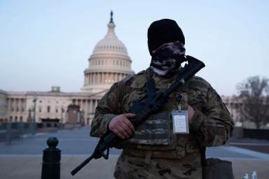 ¡ Washington en alerta ! Un auto atropella a dos policías en el Capitolio