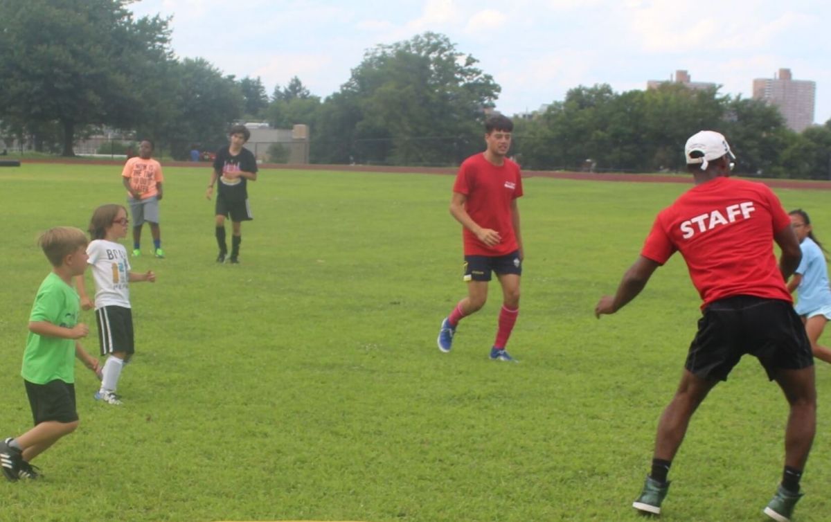 Campamento de verano de Queens College reabre con instrucción en persona