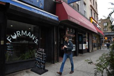 Con más de $500 mil en deuda, propietario hispano de cafetería de Brooklyn al borde de la quiebra