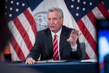 Después del asesinato de un niño en Queens, de Blasio presionó al estado y a los federales para que tomen medidas contra la violencia armada