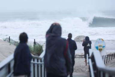 Tormenta Henri le ahorra a Long Island un golpe directo