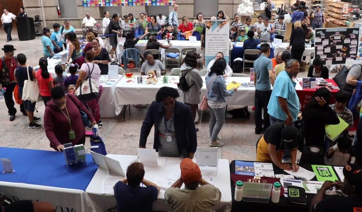 Feria de Recursos para Inmigrantes en Elmhurst ofrecerá Vacunas, IDNYC y ayuda con Fondo para Trabajadores Excluidos