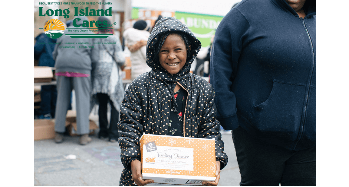 Long Island Cares distribuye comidas de 'Thanksgiving' en Nassau y Suffolk