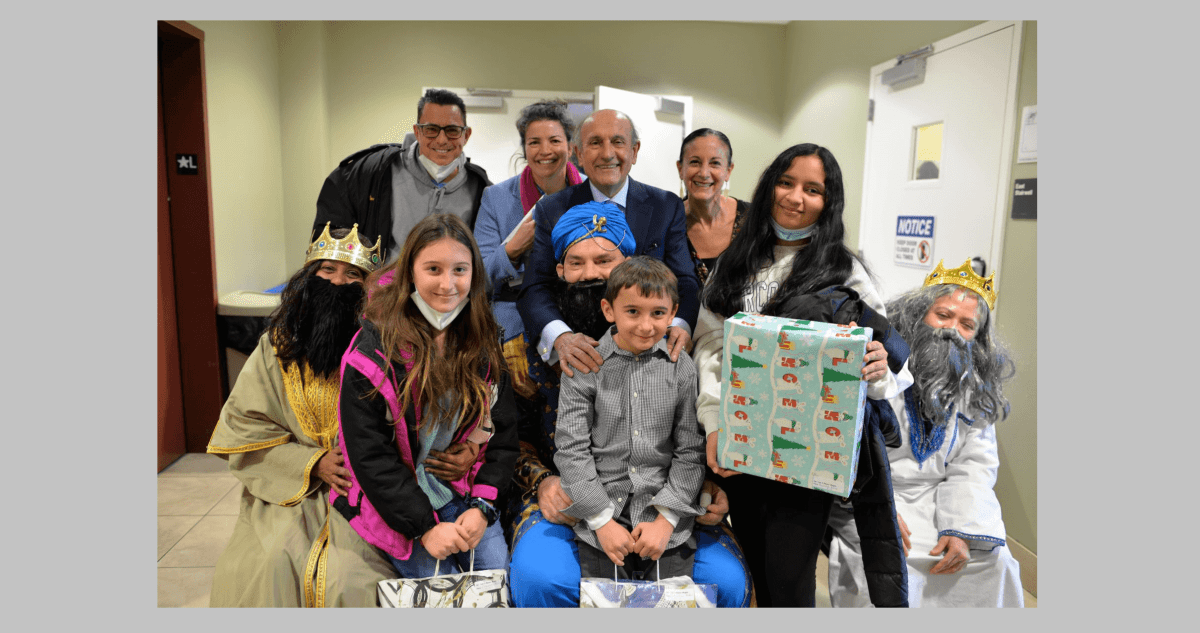 Niños celebran fiesta de los Reyes Magos en Círculo de la Hispanidad