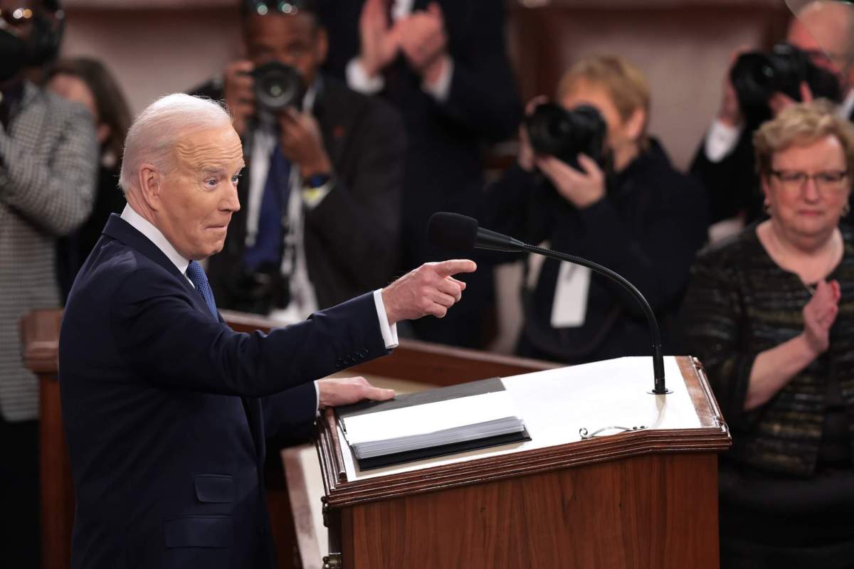 Biden promete salvar la democracia y hacer pagar a Putin por su invasión