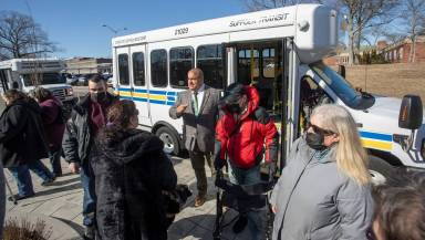 Inspeccionan servicio de autobús SCAT para personas desabilitadas en Suffolk