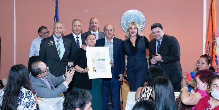 Oficina de Asuntos Hispanos de Nassau celebró el Día de la Madre a lo grande