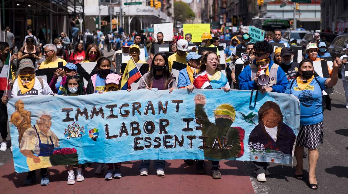 Inmigrantes en NY reclaman mejores condiciones laborales y ciudadanía