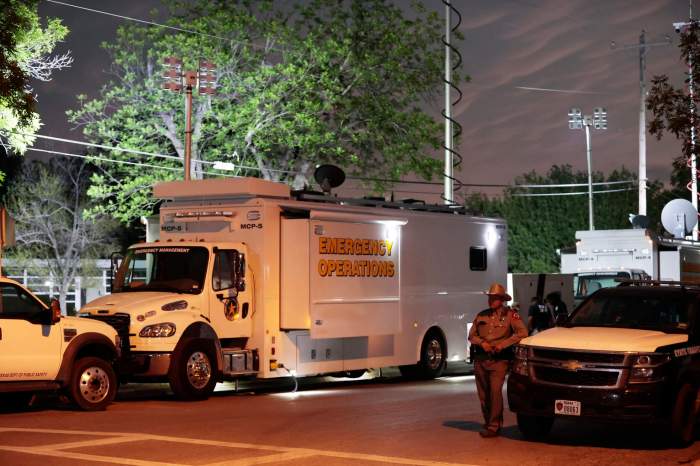 Aumentan patrullaje policial en escuelas de Long Island tras tiroteo masivo en Texas