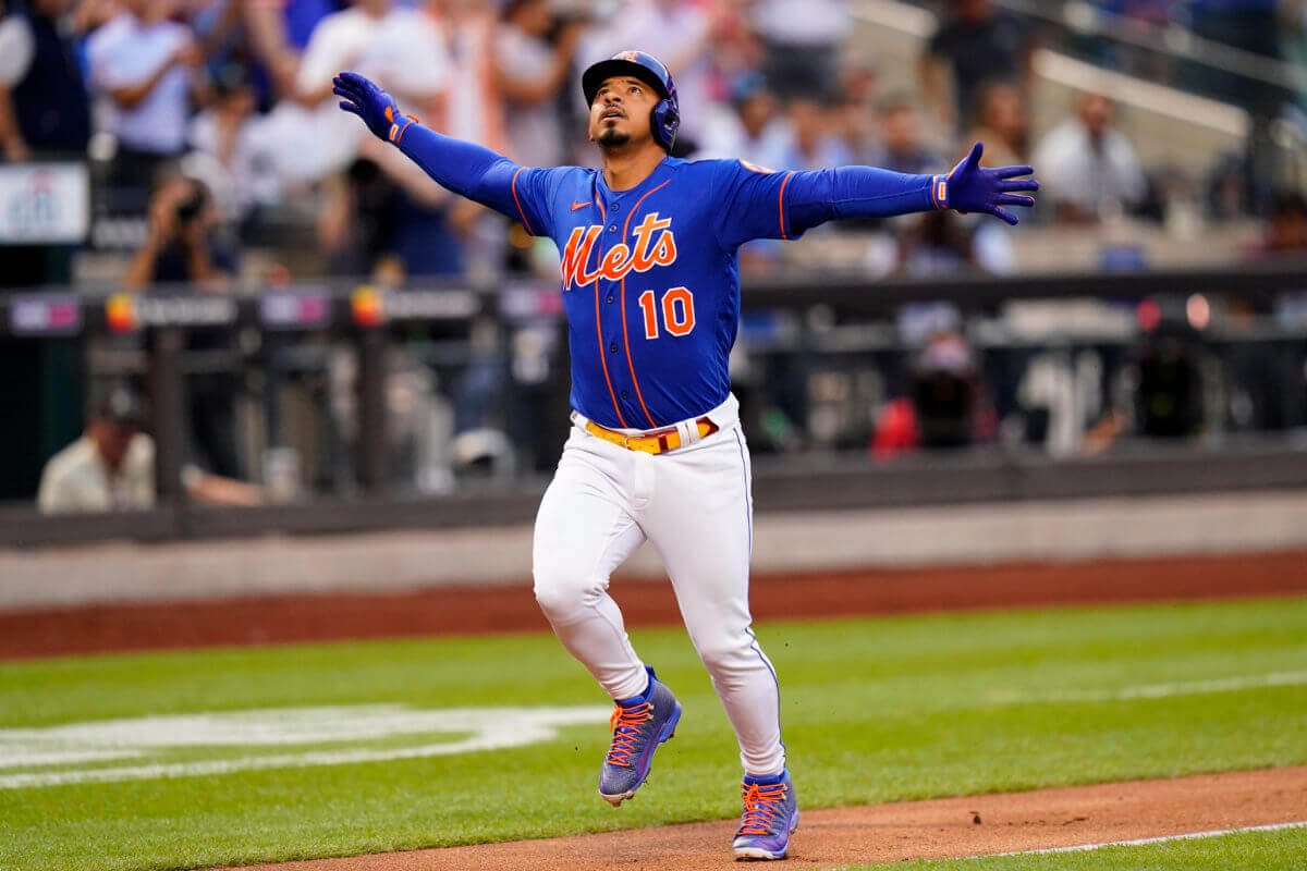 Poder latino de Mets vence a Yankees en arranque de Serie del Subway