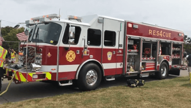 hombre arrestado por robar un vehículo de emergencia del departamento de bomberos