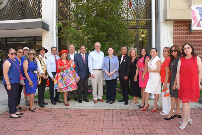 ¡Qué Viva el Perú! Celebran Fiestas Patrias Peruanas en el Town de Hempstead