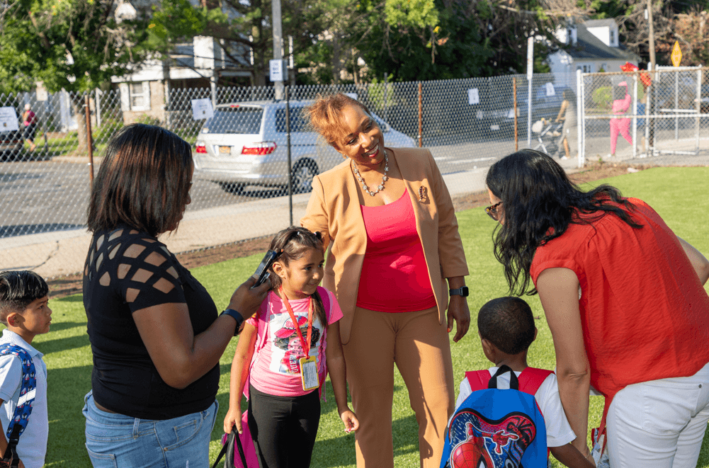 Escuelas de Uniondale inician con alegría el nuevo año académico