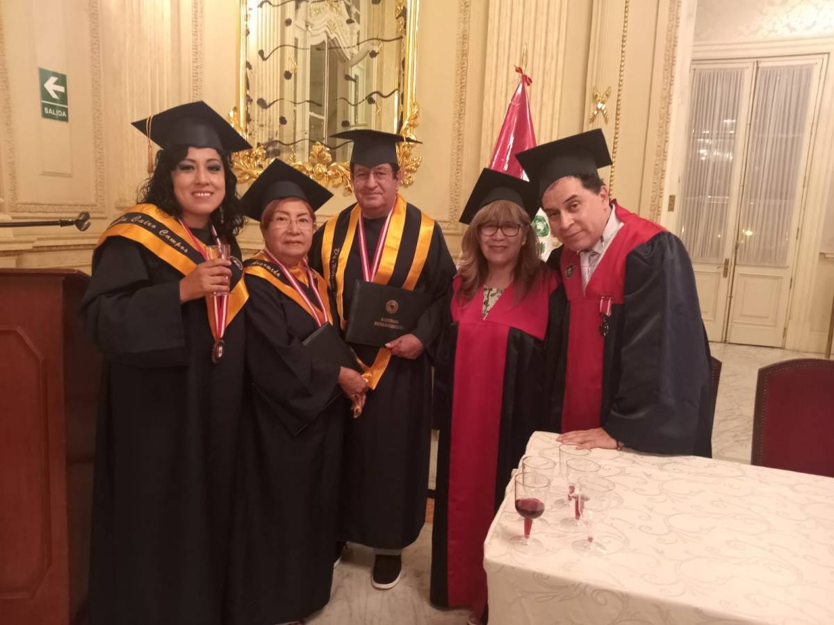 Vicky y William Díaz reciben Doctorado Honoris Causa