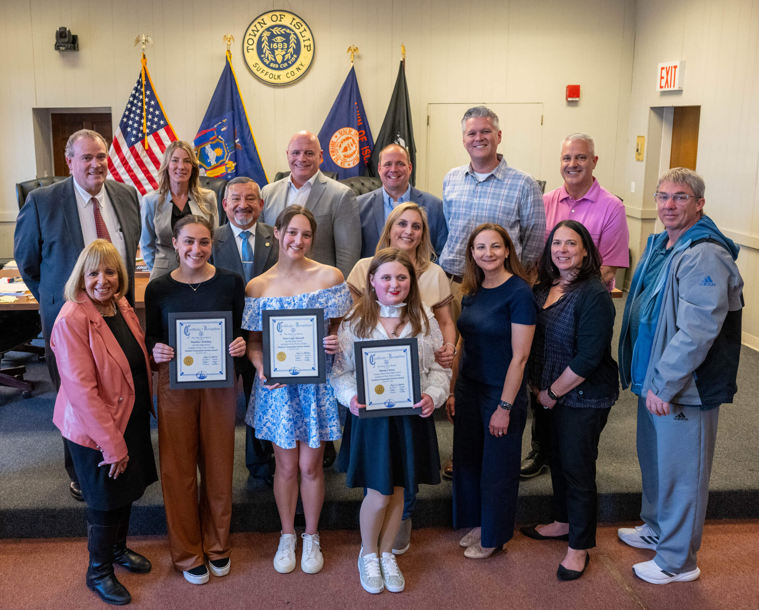 Estudiantes del Town de Islip premiados por su servicio comunitario