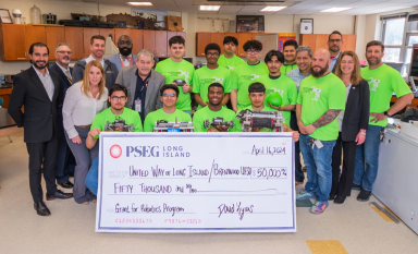 PSEG Long Island financia programa del Club de Fuerza Laboral de Robótica dirigido a estudiantes