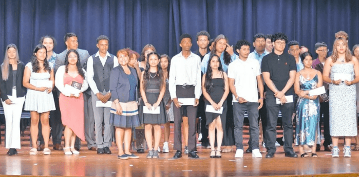 230 estudiantes de Hempstead y Long Beach homenajeados por el Círculo de la Hispanidad