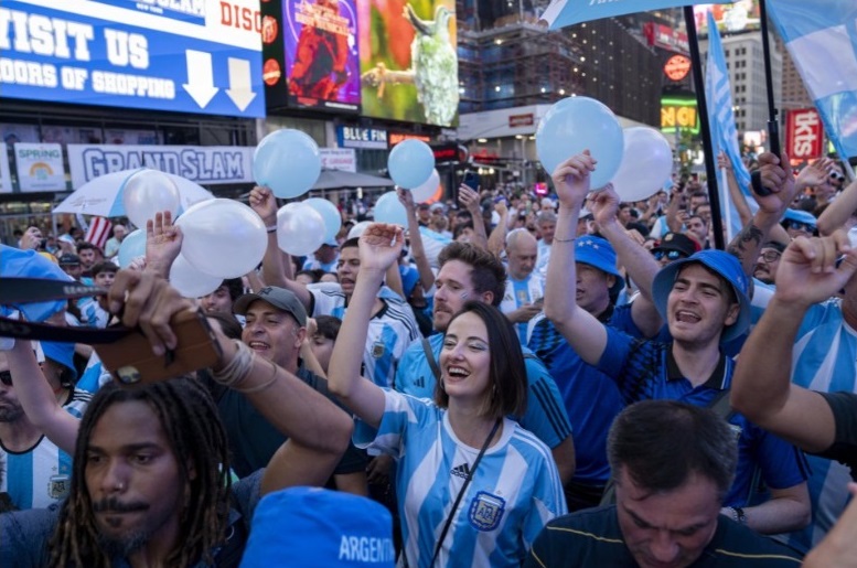 Copa América: Times Square vibra con la mejor hinchada el mundo (Video)