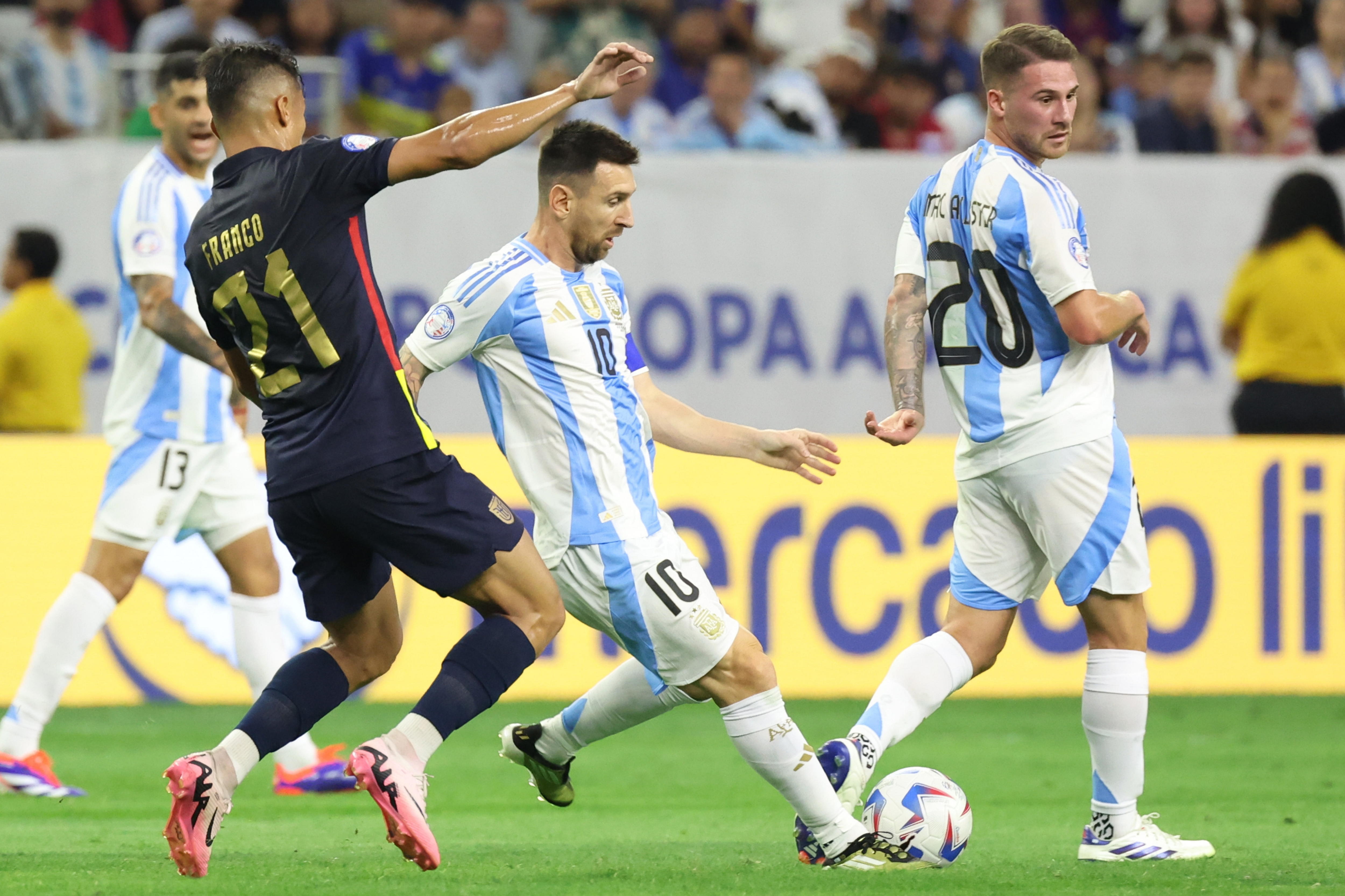 Argentina elimina a Ecuador y pasa a semis gracias al 'Dibu' Martínez