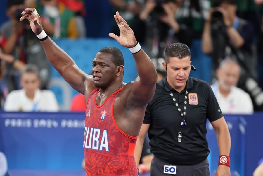 Luchador cubano Mijaín López hace historia con su quinto oro olímpico consecutivo