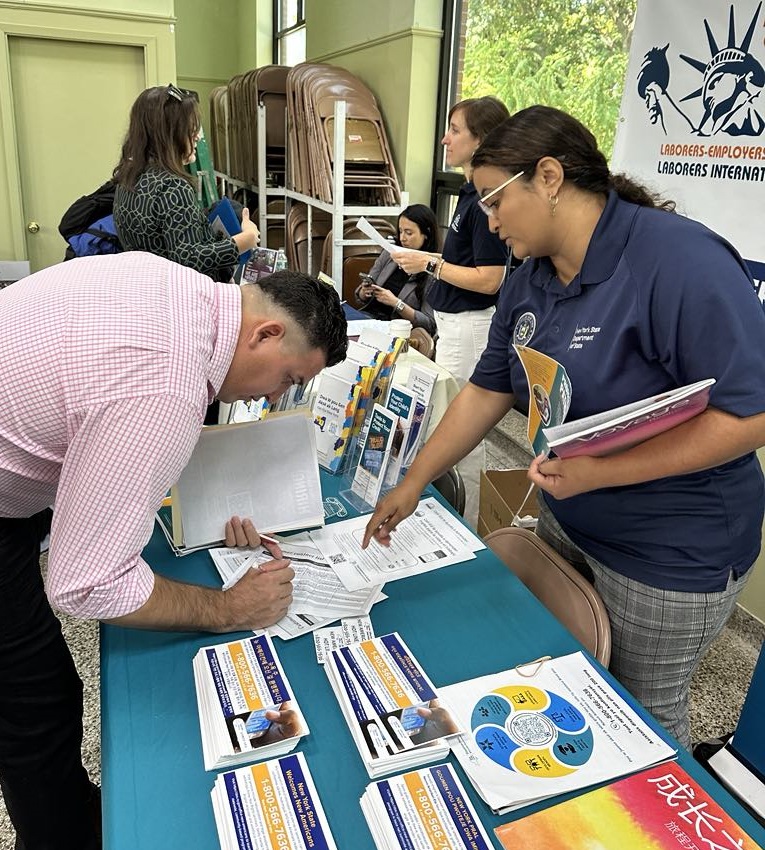 Rosa Montalvo une a la comunidad inmigrante hispana de Long Island con los servicios que ofrece el Estado de NY