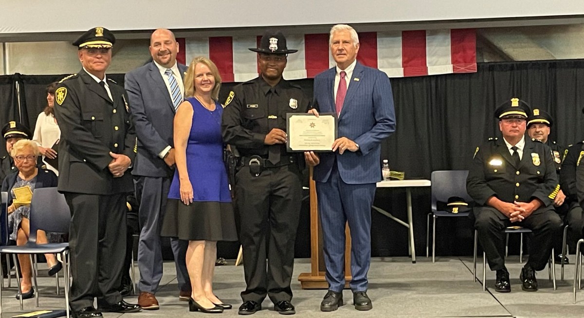 Celebran la graduación de 16 nuevos oficiales penitenciarios en Nassau