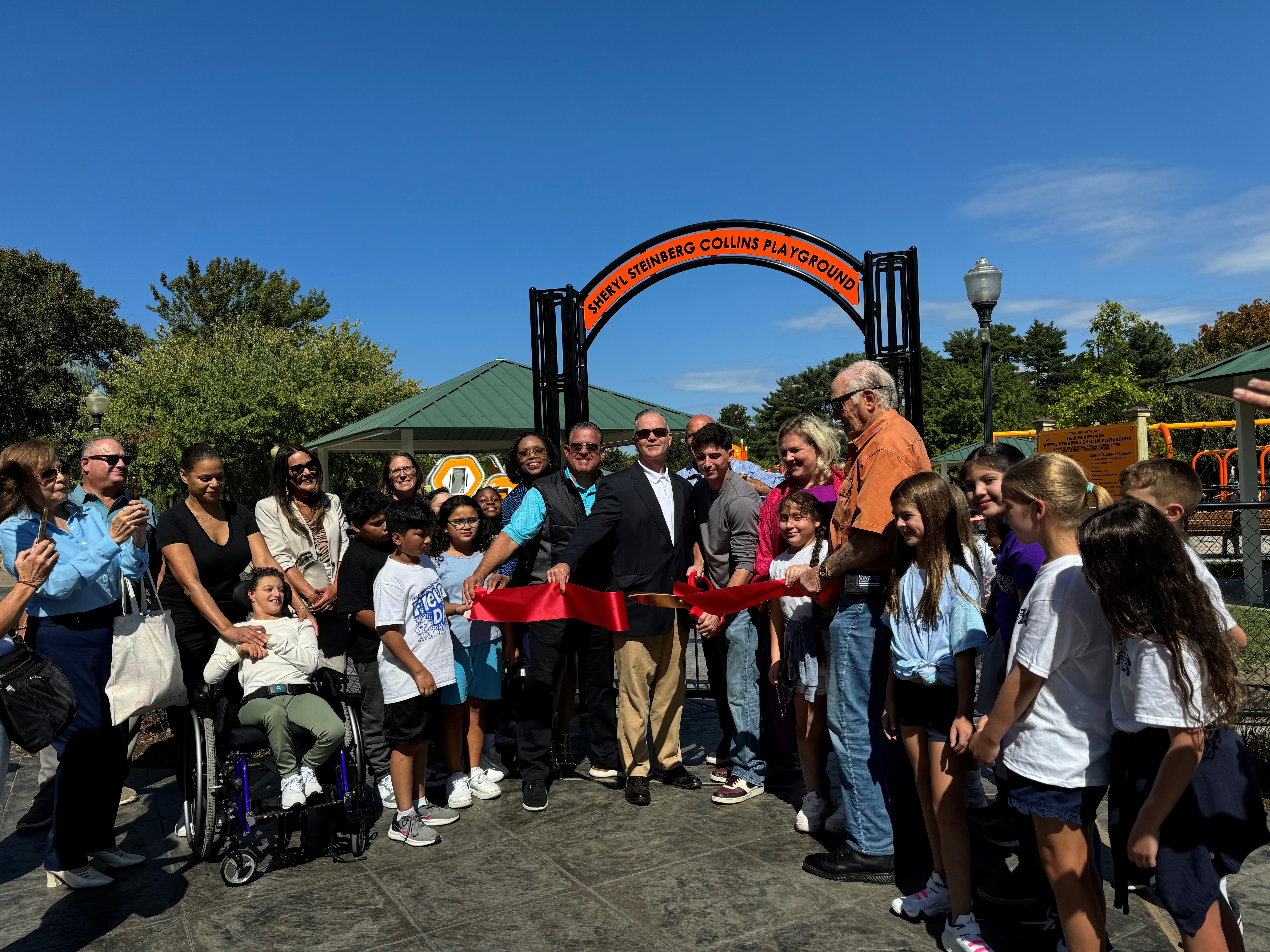 Abren remodelado parque infantil en el Heckscher Park en Huntington