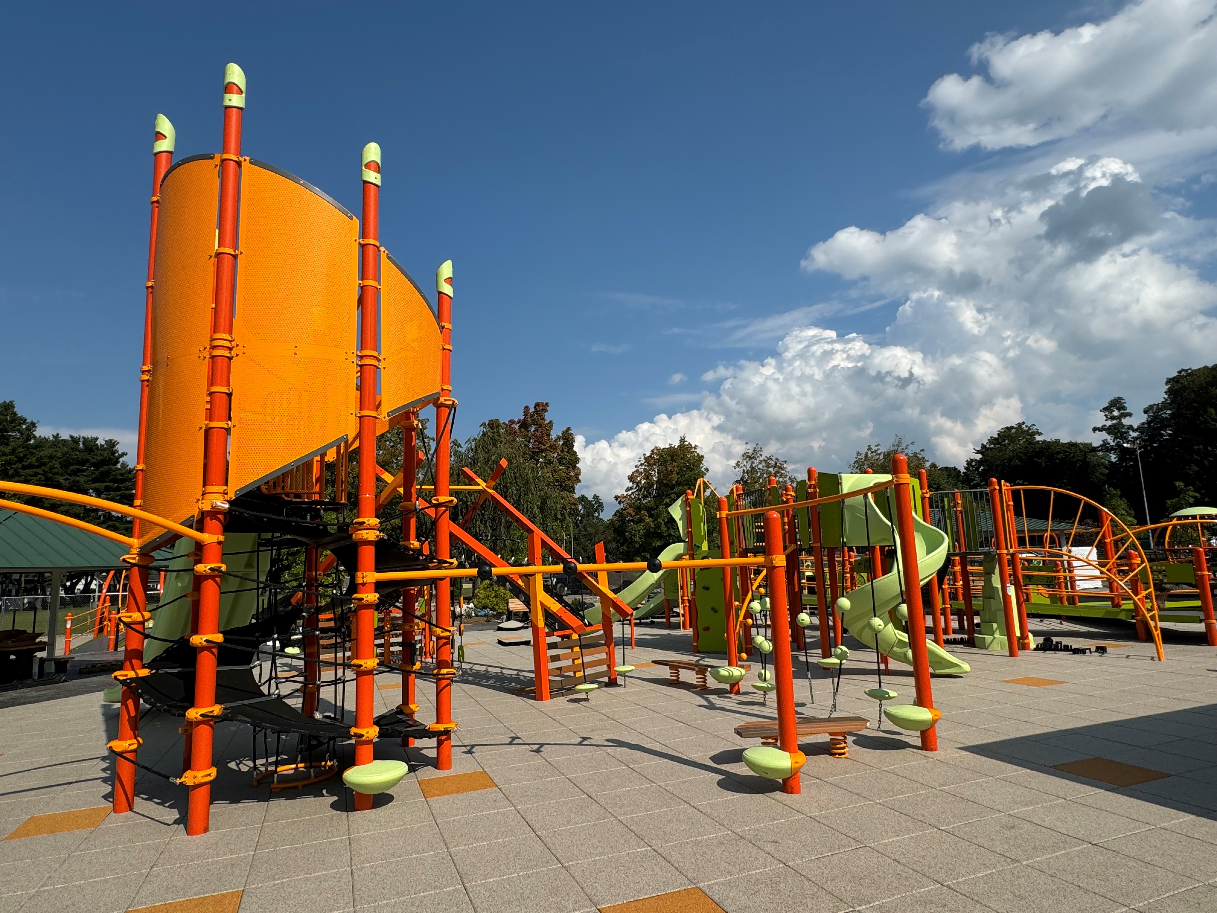 Abren remodelado parque infantil en el Heckscher Park en Huntington