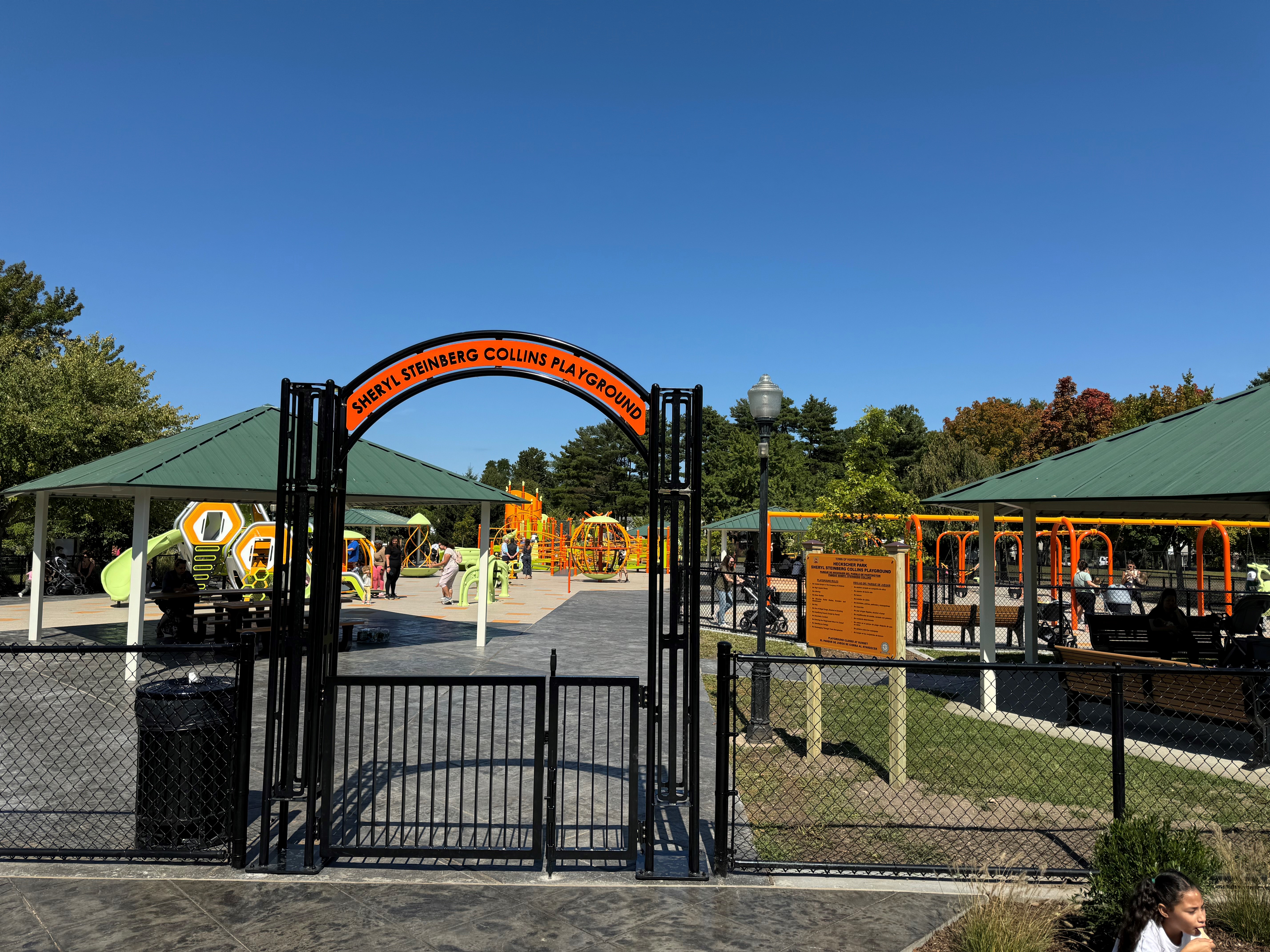 Abren remodelado parque infantil en el Heckscher Park en Huntington