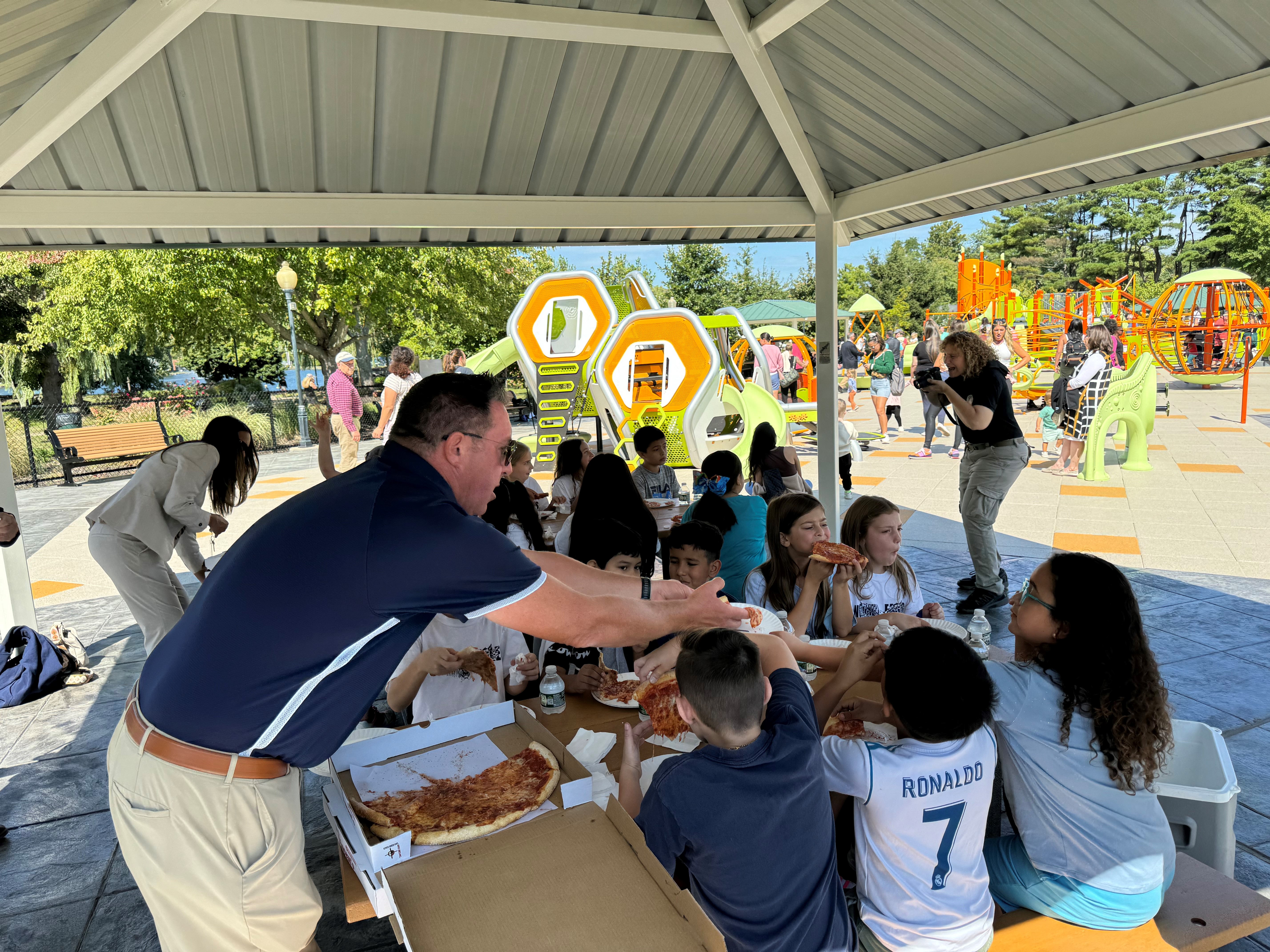 Abren remodelado parque infantil en el Heckscher Park en Huntington