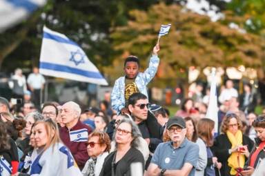 10.000 personas en Long Island conmemoran con lágrimas el primer aniversario del ataque terrorista en Israel