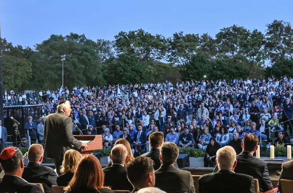 10.000 personas en Long Island conmemoran con lágrimas el primer aniversario del ataque terrorista en Israel