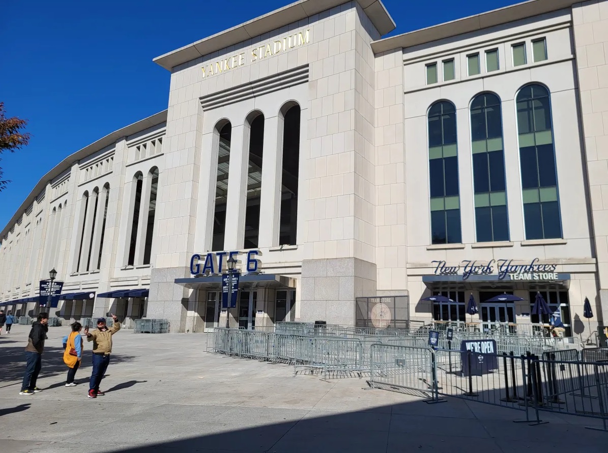 Fanáticos de los Yankees celebran el regreso a la Serie Mundial tras 15 años de espera