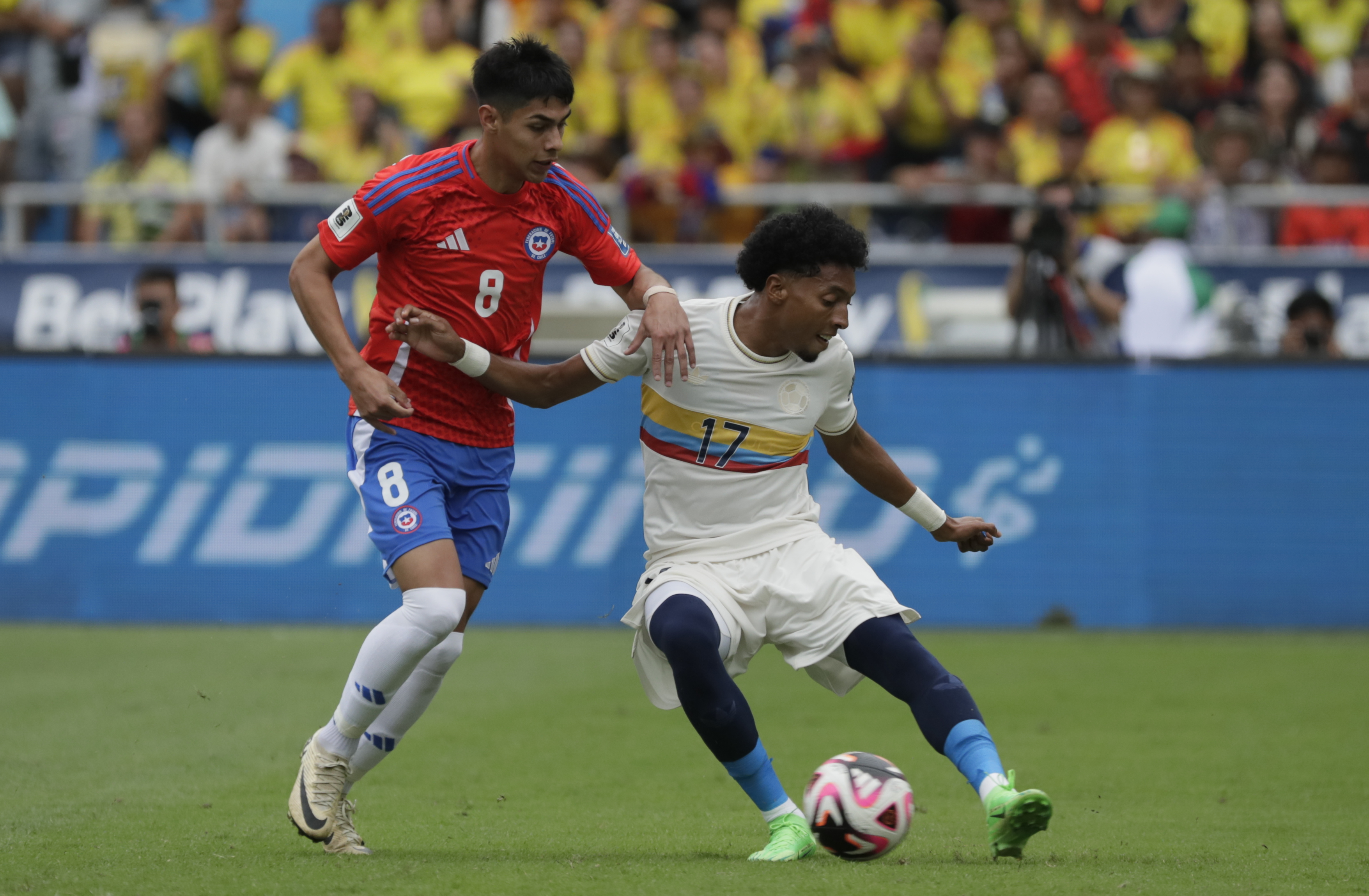 Colombia aplasta a Chile y es sublíder en Eliminatorias